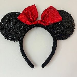 Sequins Minnie, Mickey ears